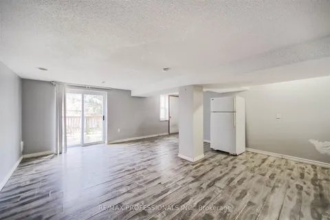 957 Beechwood Avenue, ON L5G 4E3