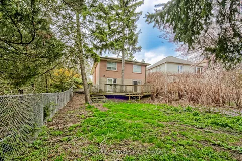 957 Beechwood Avenue, ON L5G 4E3