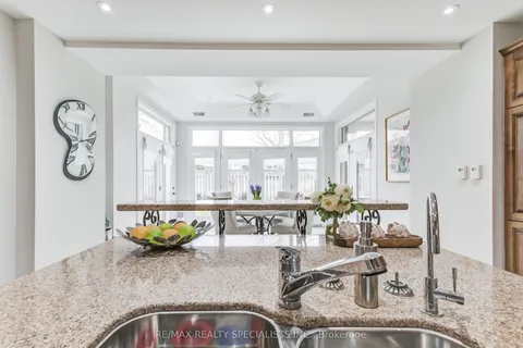 3491 Pinesmoke Crescent, Mississauga, ON L4Y 3L4