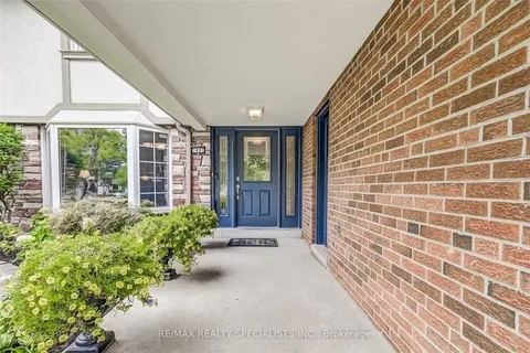 3491 Pinesmoke Crescent, Mississauga, ON L4Y 3L4