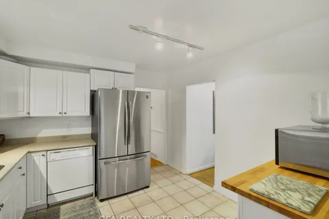 1169 Cynthia Lane, Oakville, ON L6J 2W2
