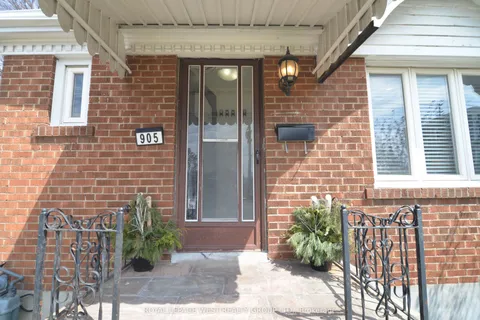 905 Islington Avenue, ON M8Z 4P1
