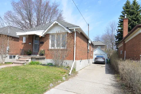 905 Islington Avenue, ON M8Z 4P1