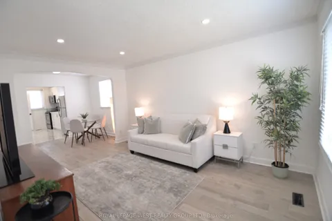 905 Islington Avenue, ON M8Z 4P1