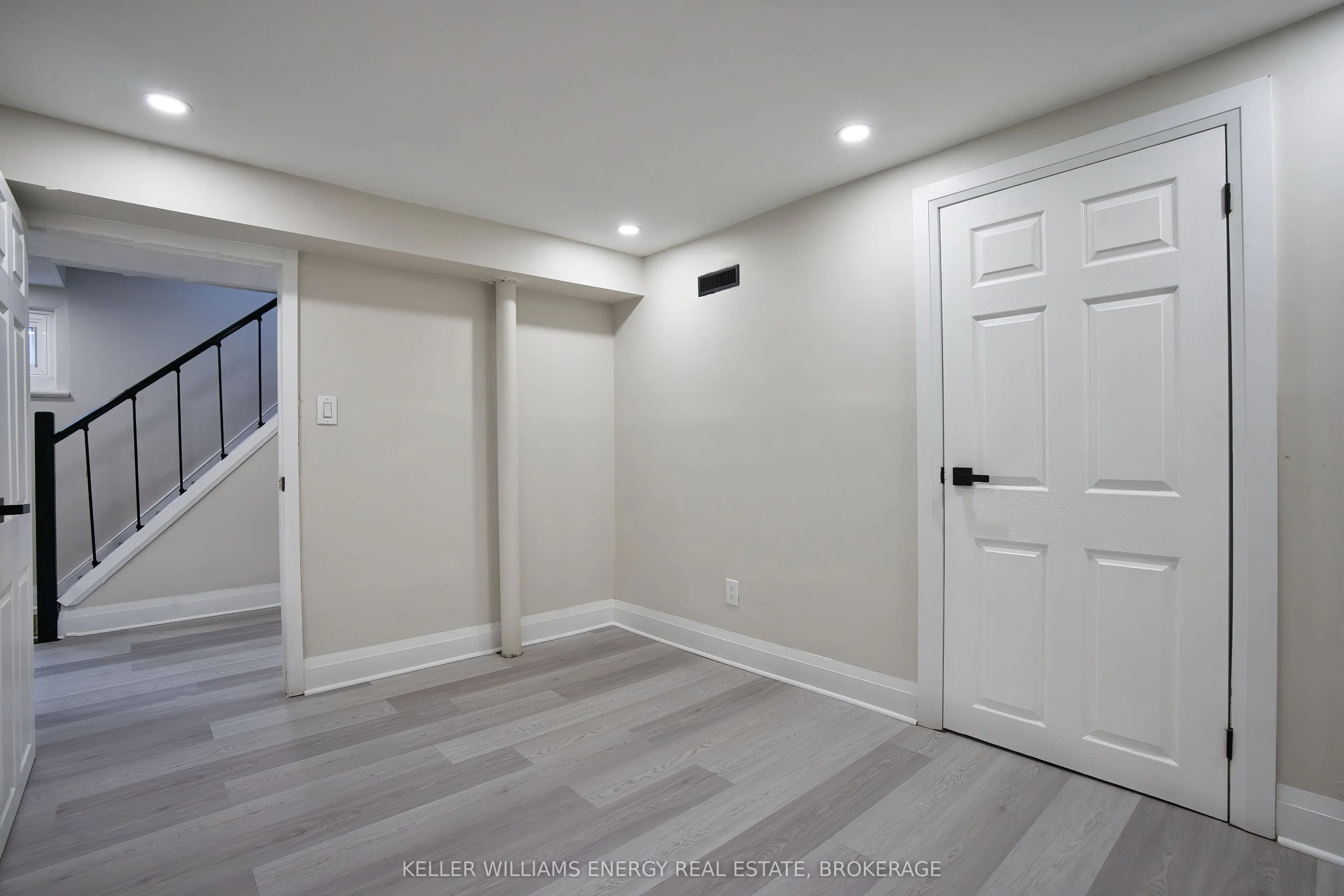 21 Neames Crescent, Toronto, ON M3L 1K8