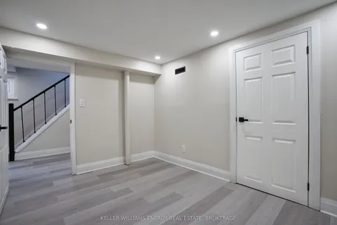 21 Neames Crescent, Toronto, ON M3L 1K8