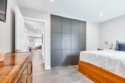 36 Farley Crescent, Toronto, ON M9R 2A6