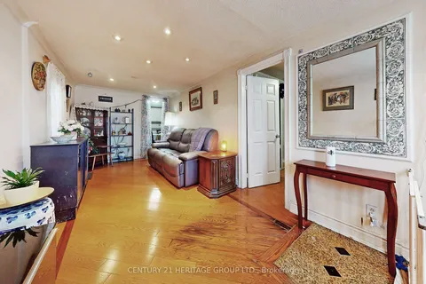 1045 East Avenue, Mississauga, ON L5E 1X1