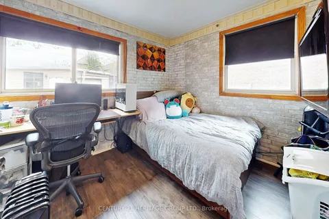 1045 East Avenue, Mississauga, ON L5E 1X1