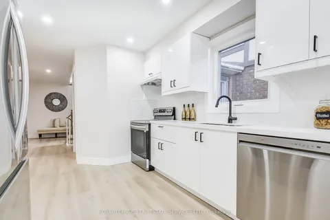 2192 Margot Street, Oakville, ON L6H 3M1