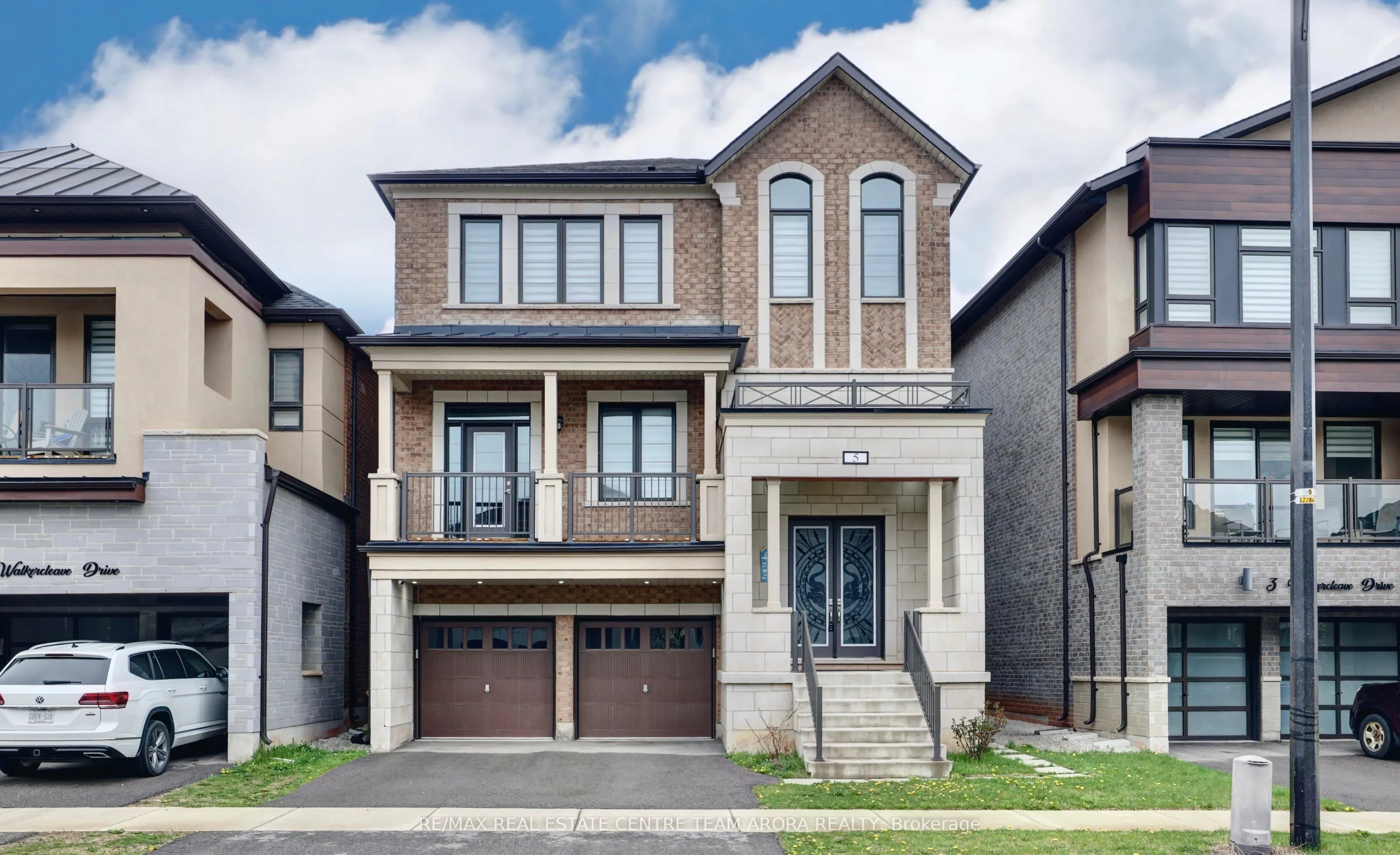 5 Walkercleave Drive, Brampton, ON L6X 5R4