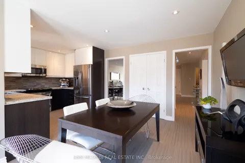 1555 Sir Monty's Drive, Mississauga, ON L5N 4N8