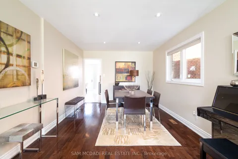 1555 Sir Monty's Drive, Mississauga, ON L5N 4N8