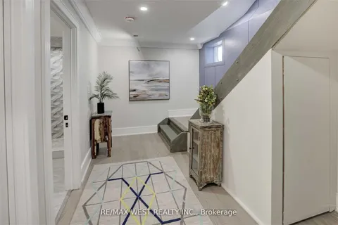 94 Lake Crescent, Toronto, ON M8V 1W1