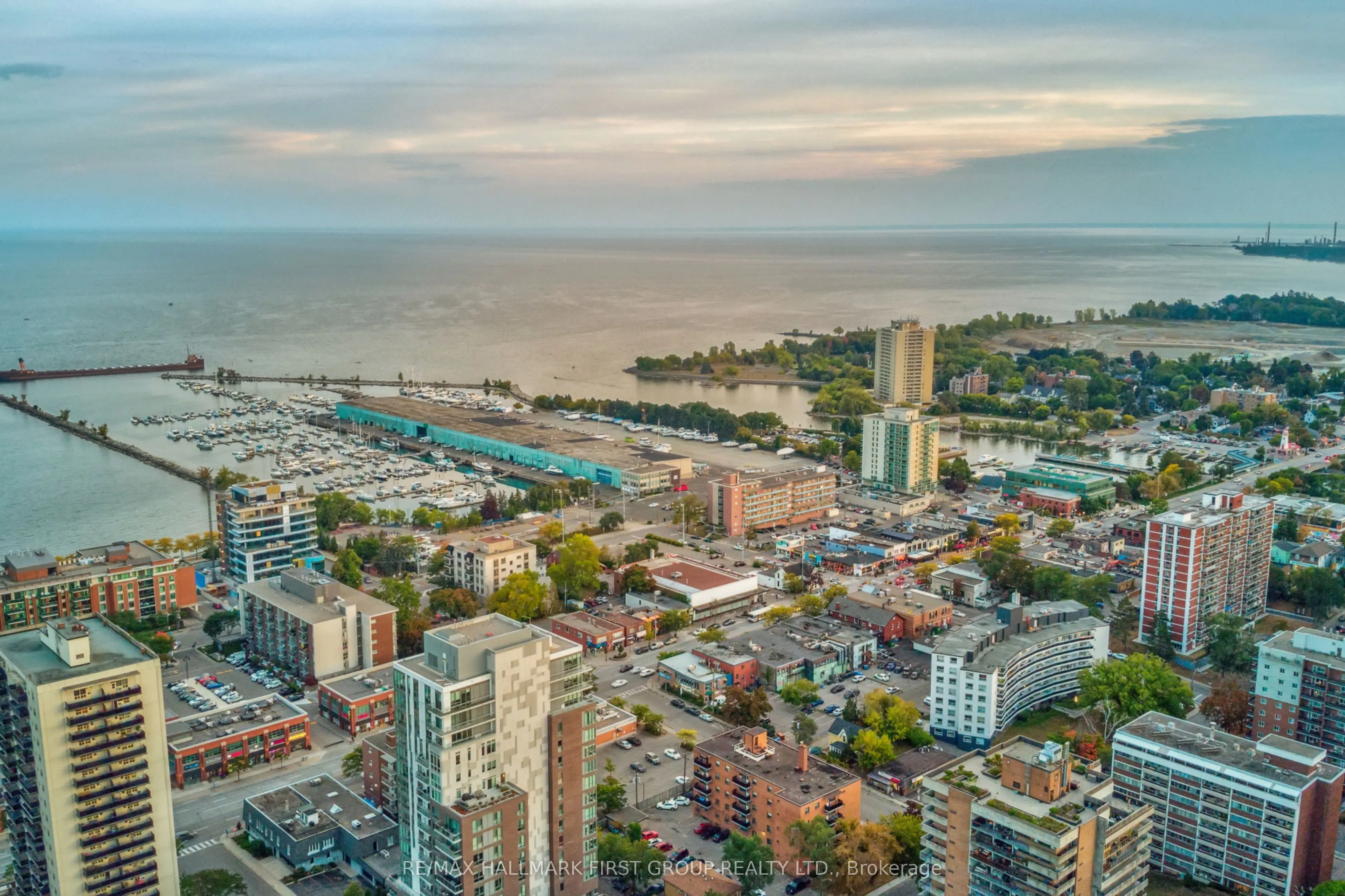 1395 Hurontario Street, Mississauga, ON L5G 3H5