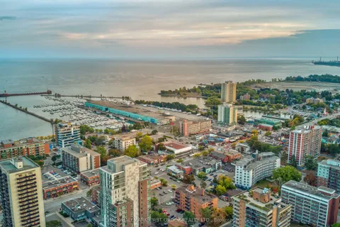 1395 Hurontario Street, Mississauga, ON L5G 3H5