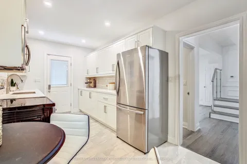 1395 Hurontario Street, Mississauga, ON L5G 3H5