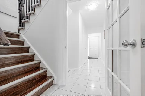 31 Hickorybush Avenue, Brampton, ON L6R 1C7