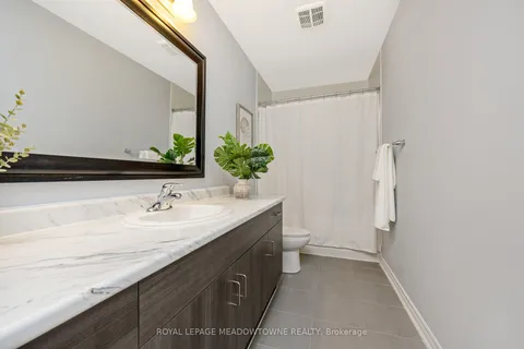 307 Yates Drive, Milton, ON L9T 2Y4