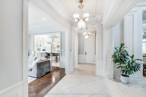43 Riverside Crescent, Toronto, ON M6S 1B5