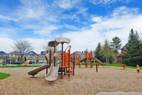 6391 Amber Glen Drive, Mississauga, ON L5N 7V9