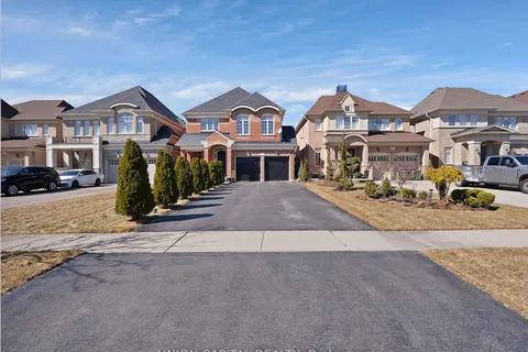 7 Legendary Circle, Brampton, ON L6Y 0R9