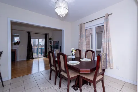8 Washburn Road, Brampton, ON L6P 3V7