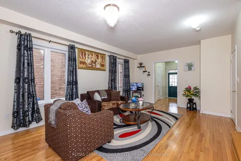 8 Washburn Road, Brampton, ON L6P 3V7