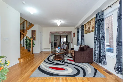 8 Washburn Road, Brampton, ON L6P 3V7