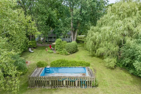 504 Chamberlain Lane, Oakville, ON L6J 4H6