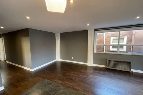 233 Lakeshore Road, Mississauga, ON L5G 1G8