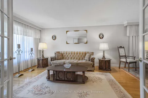 1227 Alexandra Avenue, ON L5E 2A4