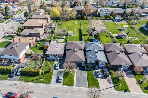 1227 Alexandra Avenue, ON L5E 2A4