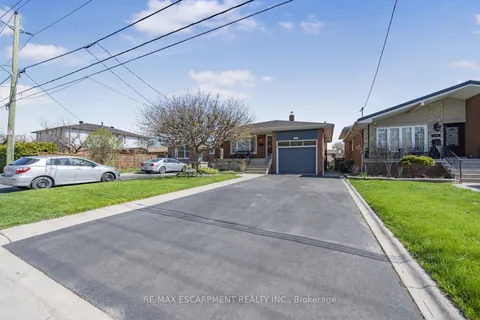 1227 Alexandra Avenue, ON L5E 2A4