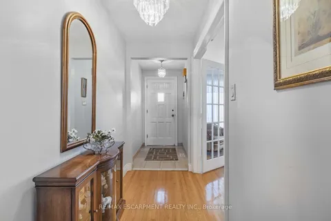 1227 Alexandra Avenue, ON L5E 2A4