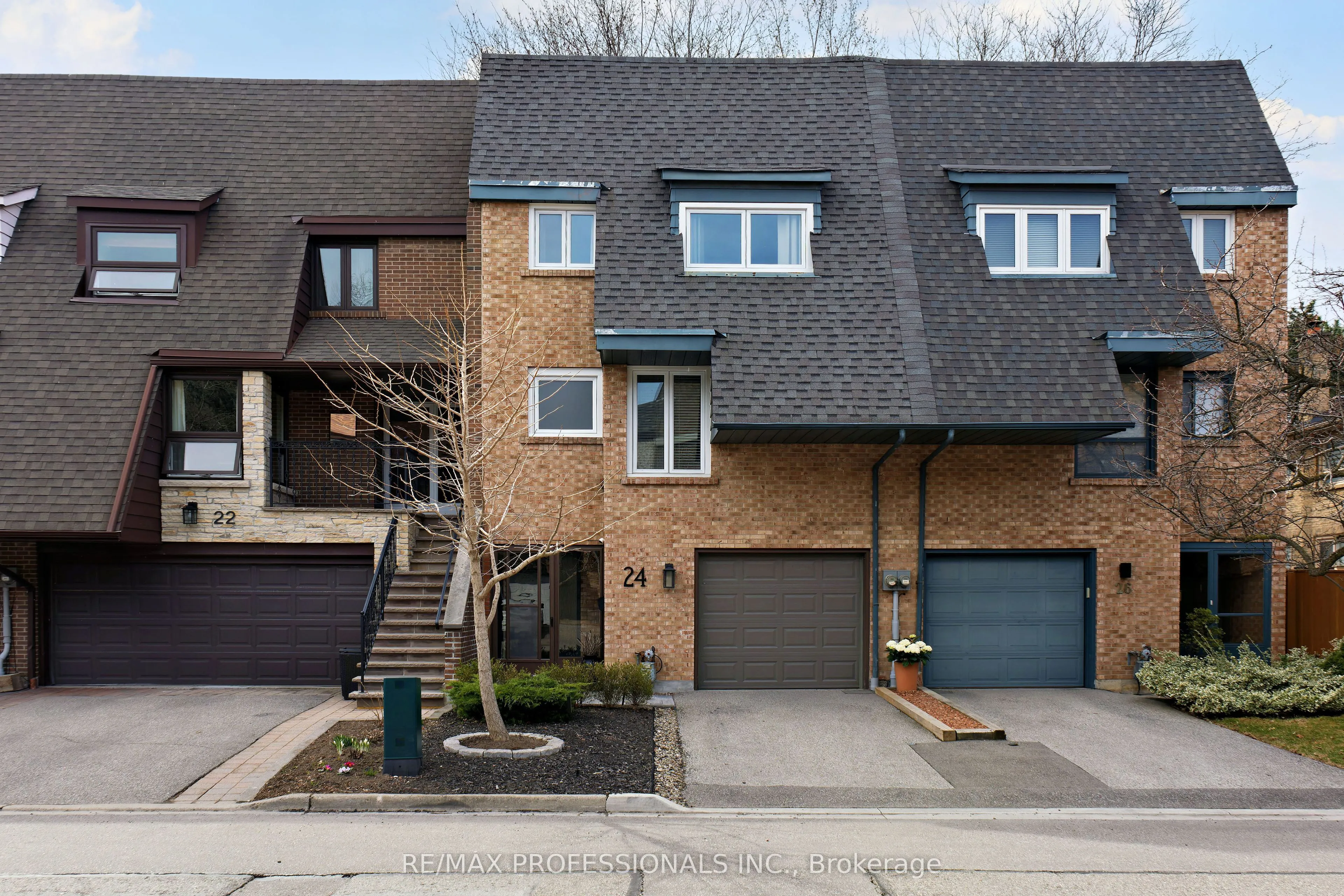 24 Stoneham Road, Toronto, ON M9C 4Y8