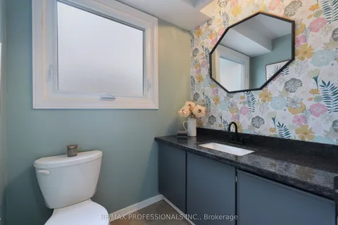 24 Stoneham Road, Toronto, ON M9C 4Y8