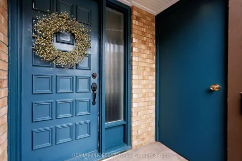 24 Stoneham Road, Toronto, ON M9C 4Y8