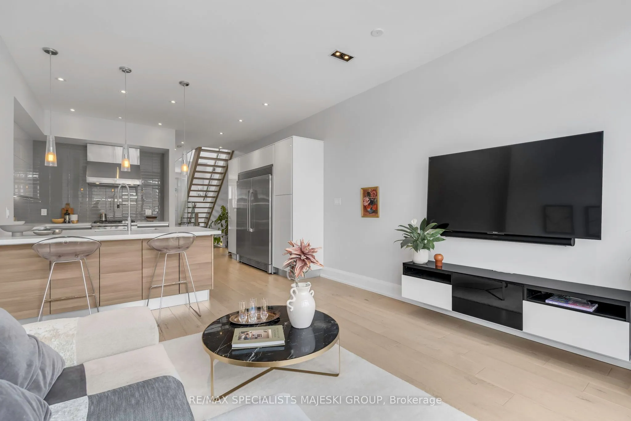 212b Queens Avenue, Toronto, ON M8V 2N9