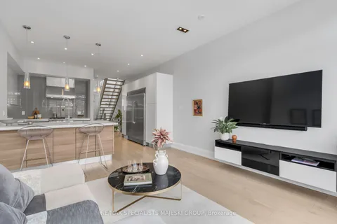 212b Queens Avenue, Toronto, ON M8V 2N9