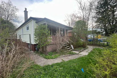1026 Edgeleigh Avenue, ON L5E 2G1