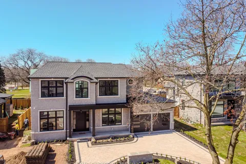302 Tuck Drive, Burlington, ON L7L 2R1