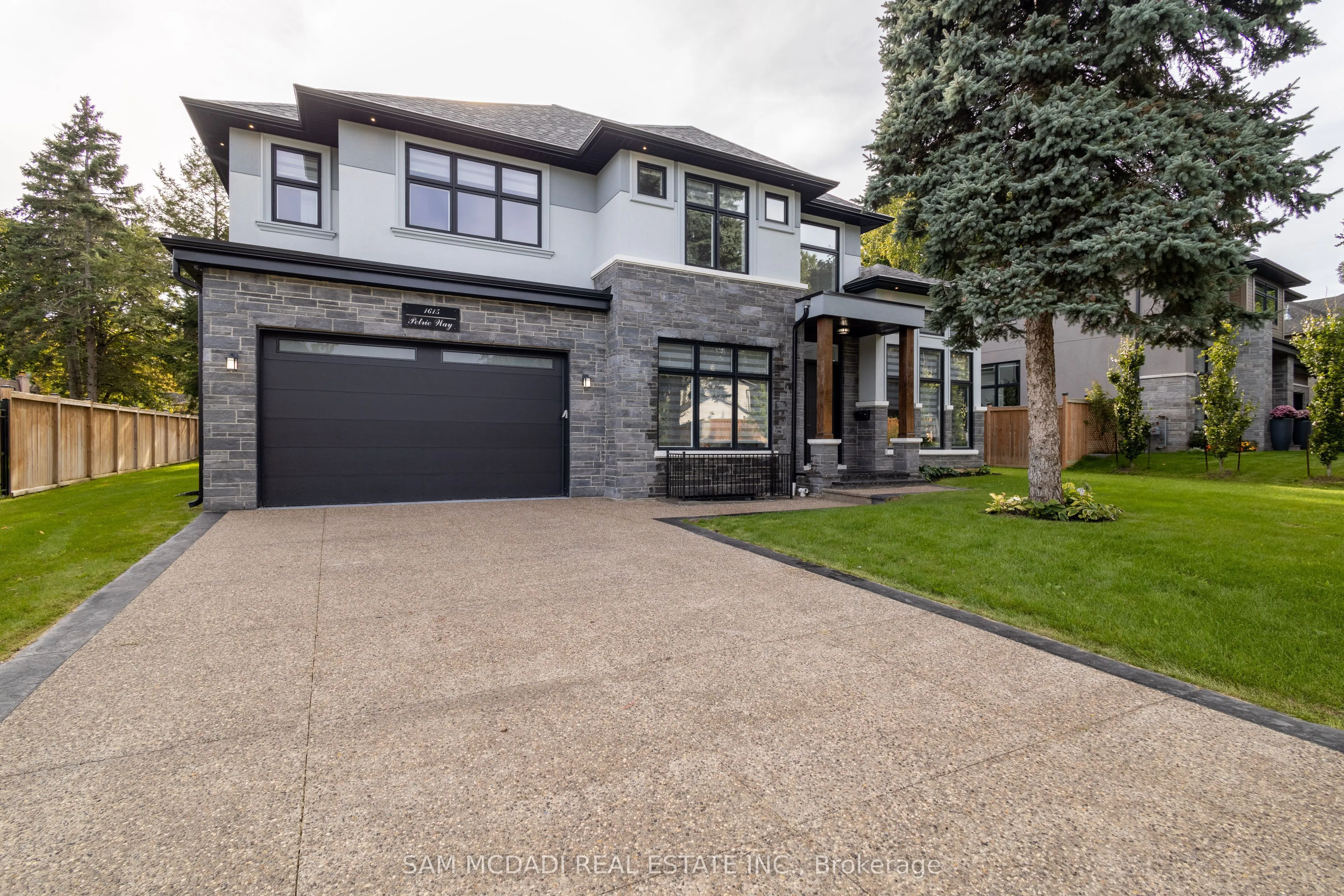 1615 Petrie Way, Mississauga, ON L5J 1G8