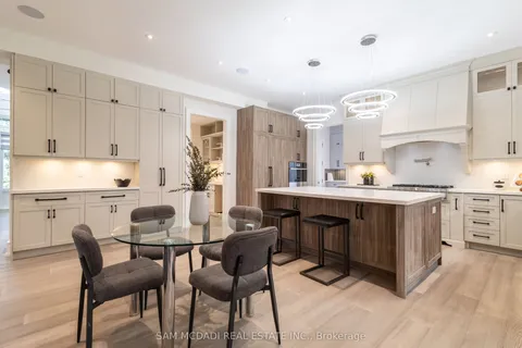 1615 Petrie Way, Mississauga, ON L5J 1G8