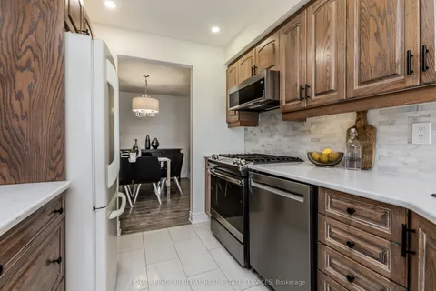 2218 Leominster Drive, Burlington, ON L7P 3X1