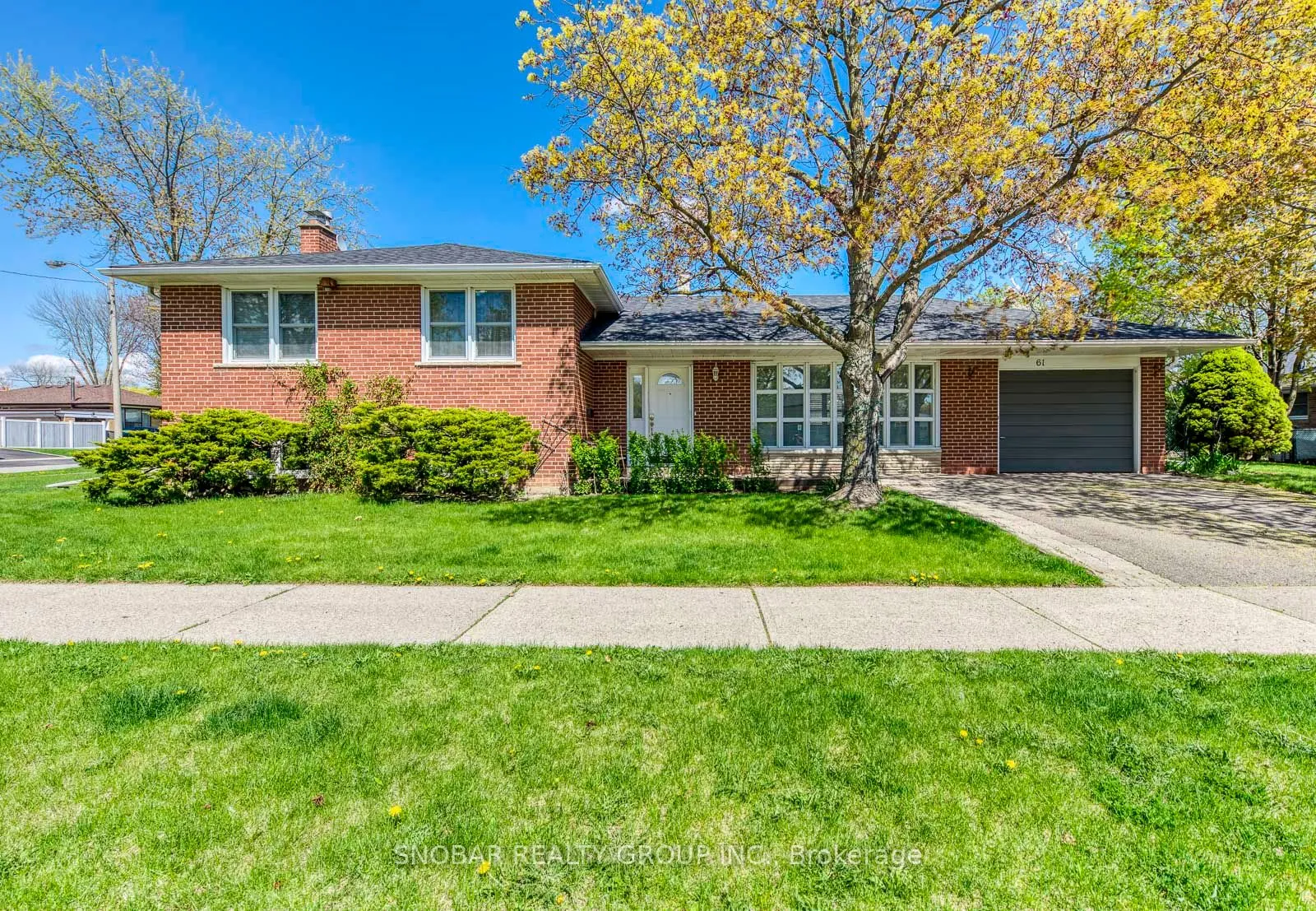 61 Brampton Road, Toronto, ON M9R 3J8