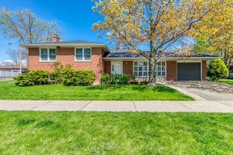 61 Brampton Road, Toronto, ON M9R 3J8