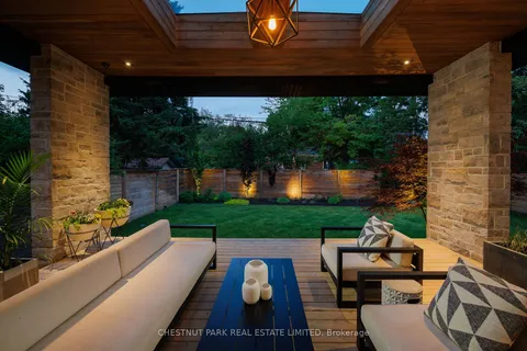 2121 Harvest Drive, Mississauga, ON L4Y 1T7