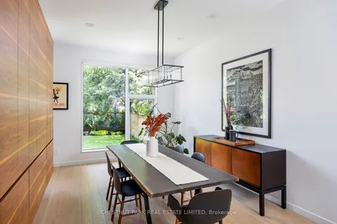 2121 Harvest Drive, Mississauga, ON L4Y 1T7