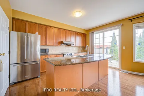 7 Bonavista Drive, Brampton, ON L6X 0N2